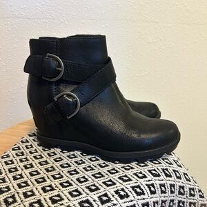 Joan of Arctic Wedge II